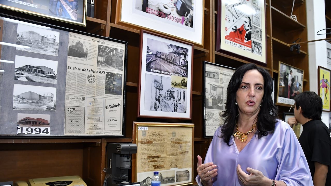 El Congreso de la Republica de Colombia con la presencia de la Senadora María Fernanda Cabal, condecora a el Diario El País por sus 75 Años de Trayectoria. Fotos Raúl Palacios / El País.