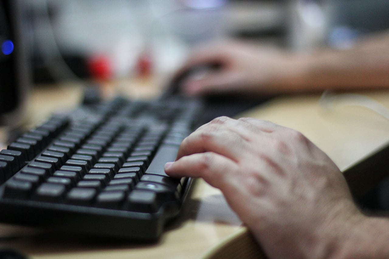 Virtualidad, trabajo en casa, teletrabajo, oficina, computador, trabajo, laboral