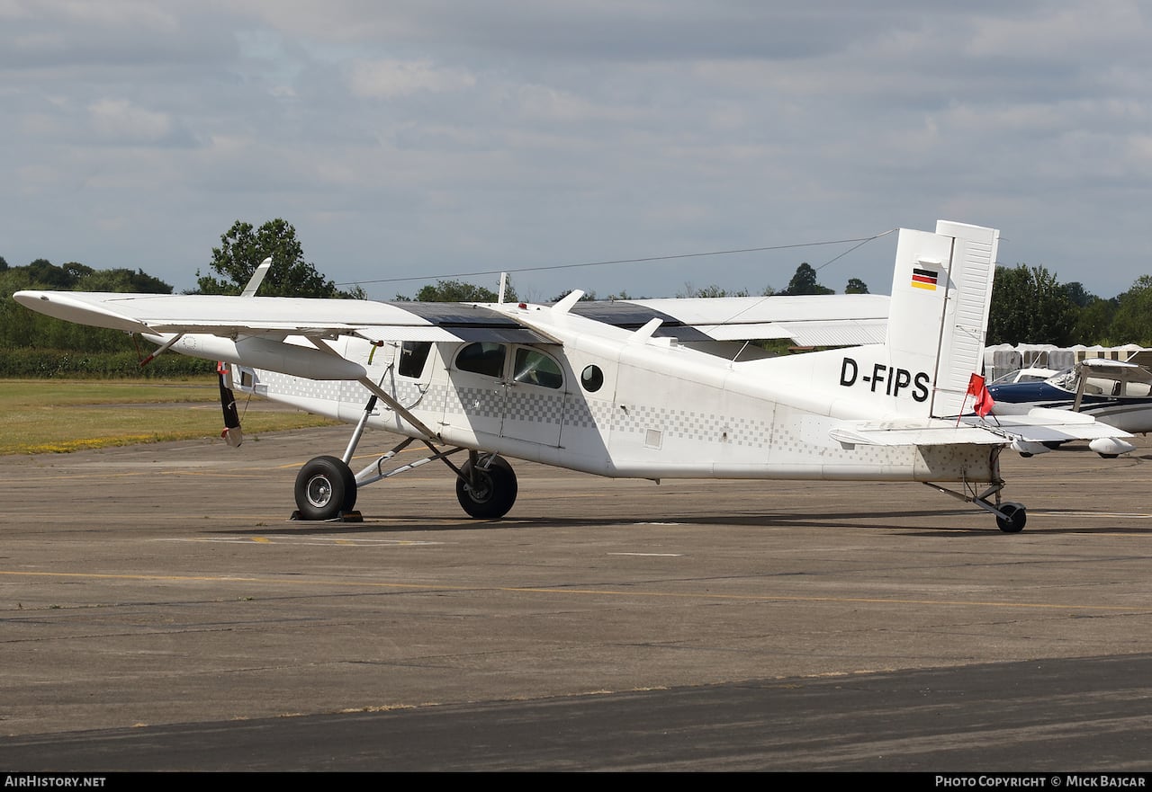 Modelo identificado como Pilatus PC-6/B2-H4 Turbo Porter - D-FIPS.