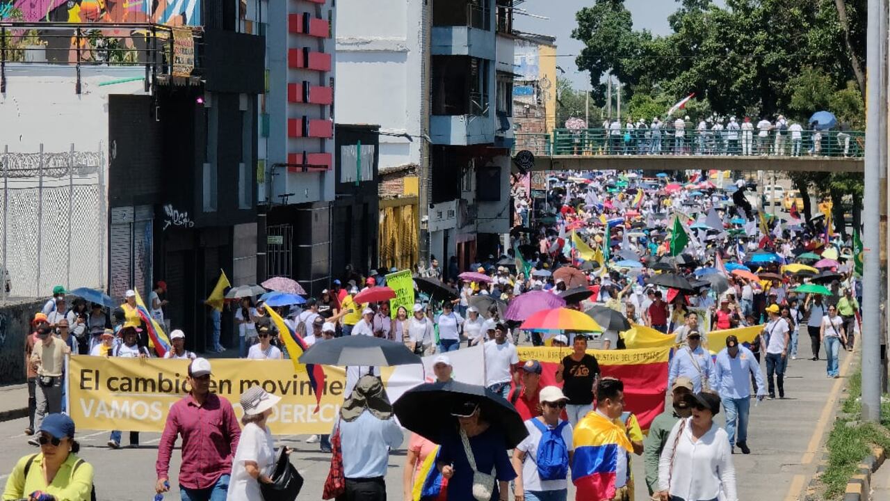 Las marchas en Cali contaron con masiva asistencia.
