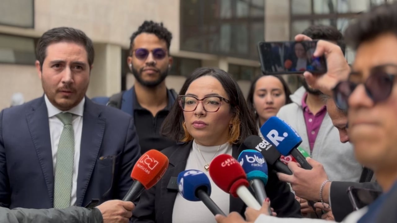 La congresista Jennifer Pedraza sí asistió a la audiencia de conciliación y criticó la ausencia de Juliana Guerrero.