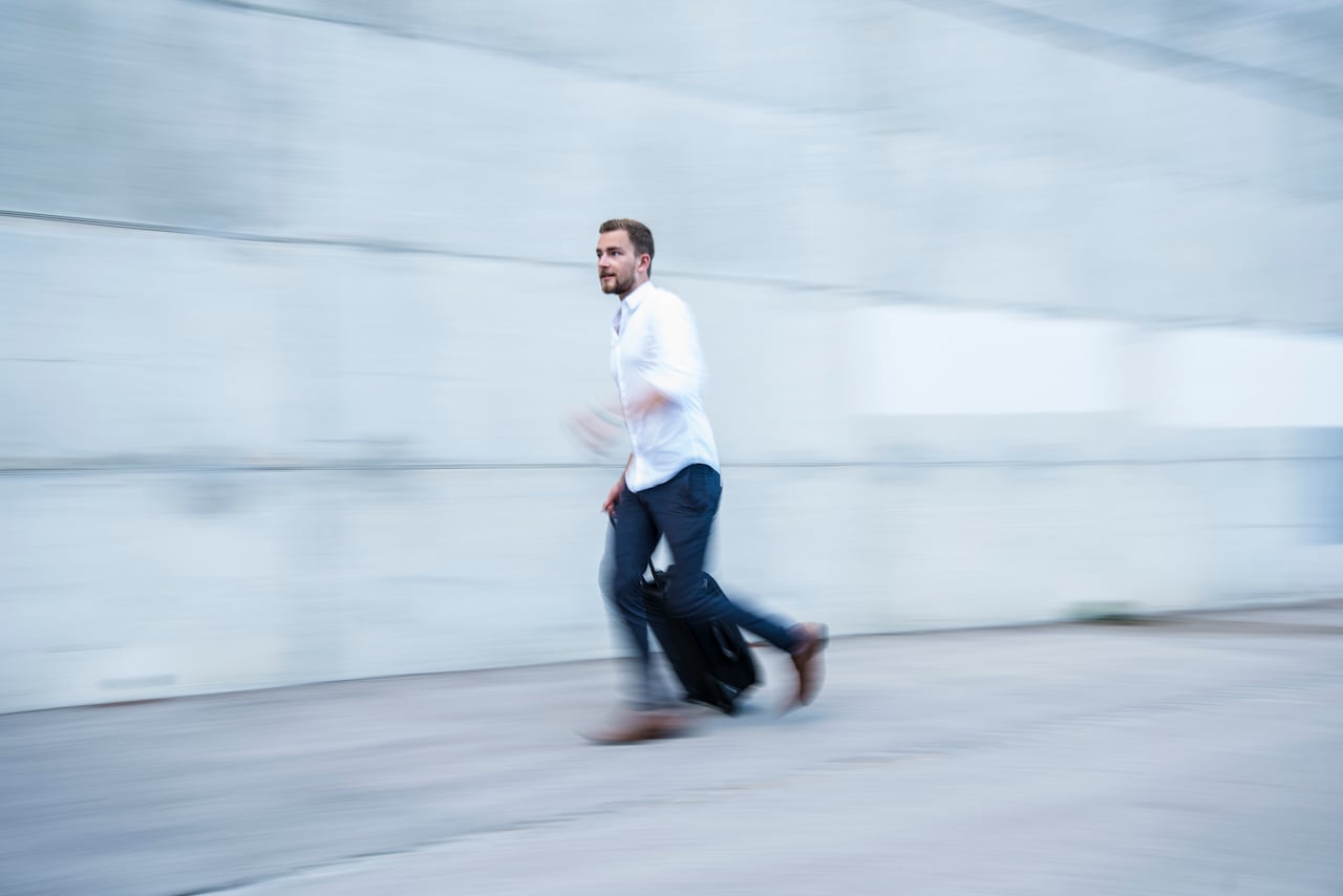 En el umbral de un nuevo año, muchos optan por correr con maletas en mano.