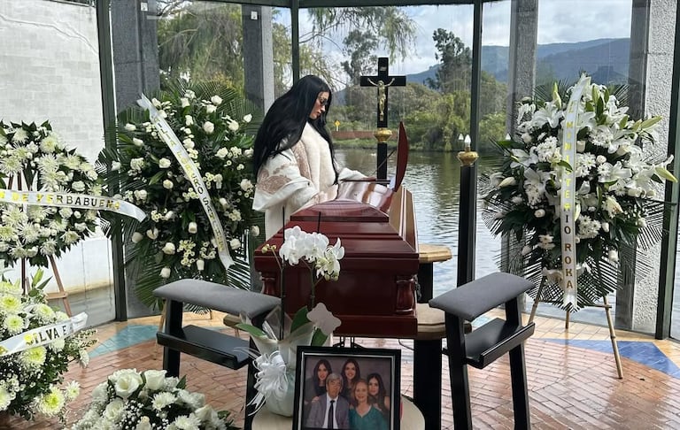 Jessica Cediel en el funeral de su padre