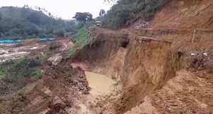 El deslizamiento se dio sobre una vía que va hacia una ladrillera del sector de Pueblillo y por ese punto hay una la tubería, la cual terminó averiada.