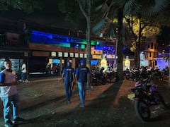 Alrededor de 50 motos invaden el espacio público de los parques.