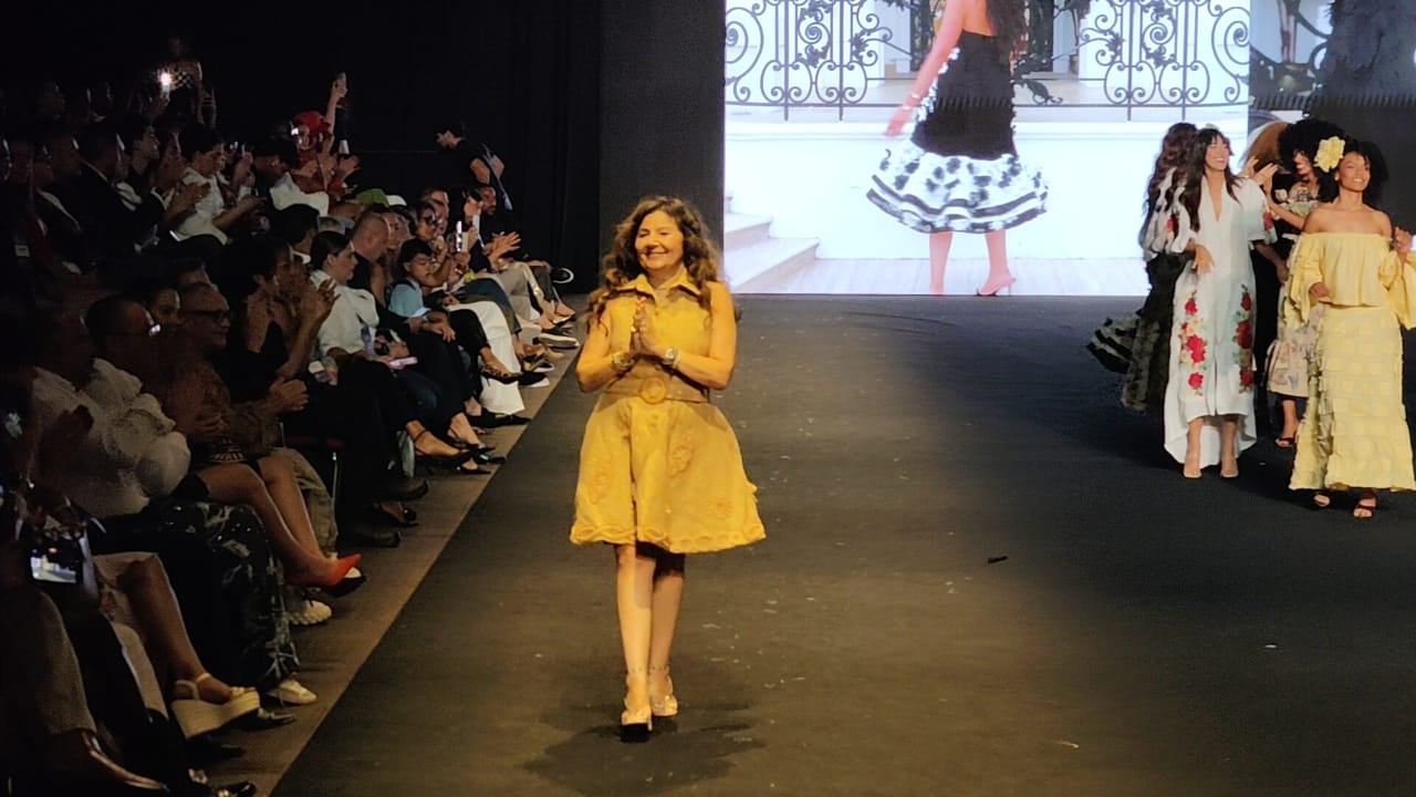 El empoderamiento no riñe con feminidad, fue la lección de vida y de moda que dio Mora Ruiz.