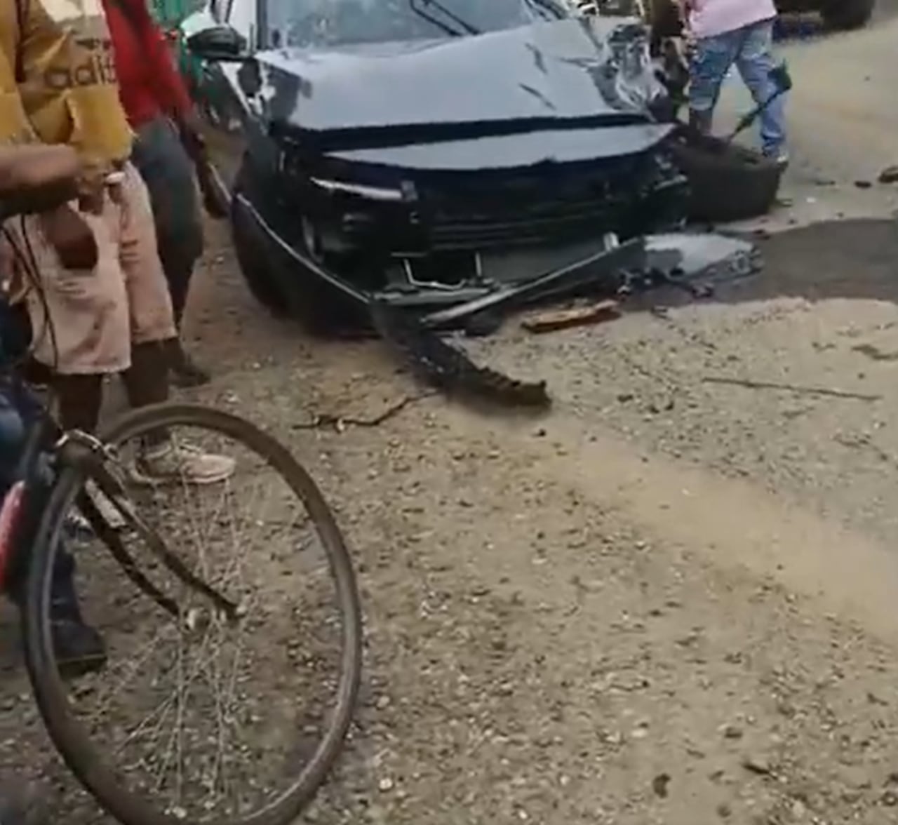 Cuatro personas resultaron lesionadas en el choque ocurrido en una curva de la vía a Río Claro y fueron trasladadas a un centro de trauma.