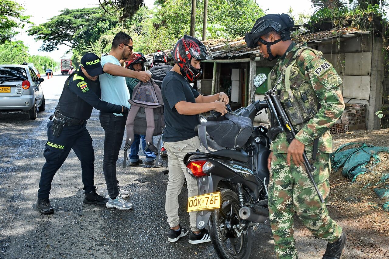 Ejército y Policia confirma su presencia en Puente Valencia, zona rural de Jamundí, Marzo 26 de 2024, Foto Wirman Rios, EL PAIS