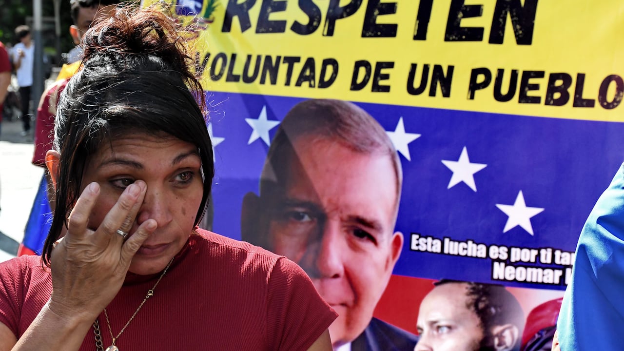 Cali: Migrantes venezolanos se reúnen en el bulevar del río en rechazo a la posesión de Maduro como presidente en Venezuela. Fotos: José L Guzmán. El País