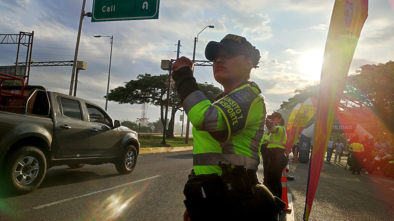 Operación éxodo semana santa 2026 puesto de control tránsito y transportes policía Cali