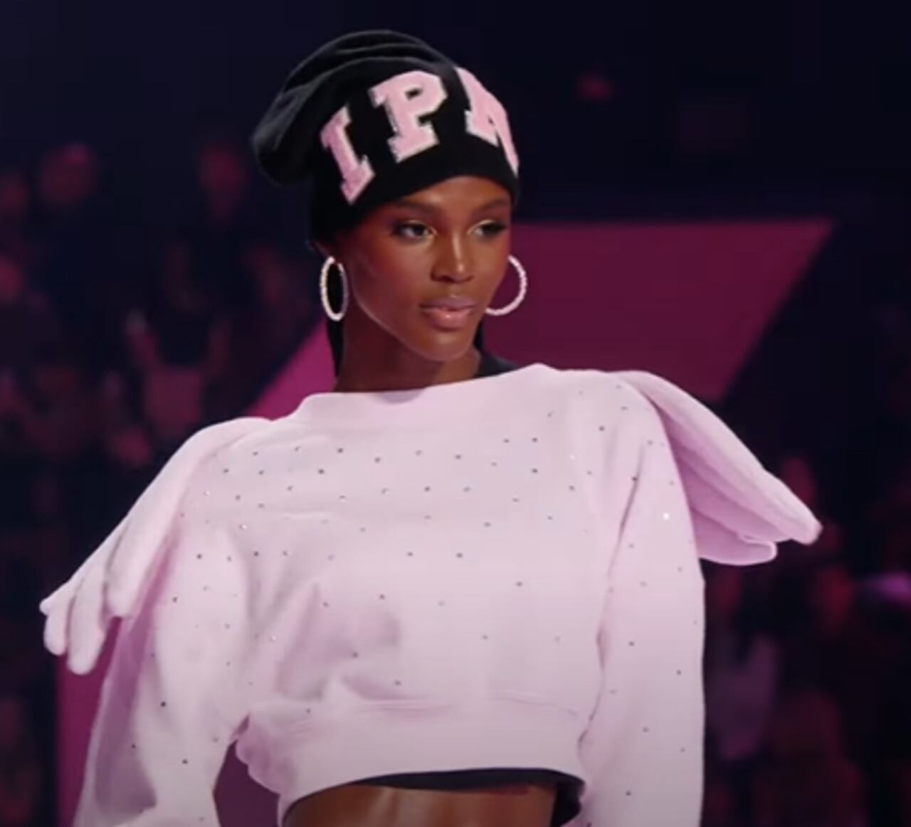 Valentina Castro en el desfile de Victoria's Secret Fashion Show 2025.