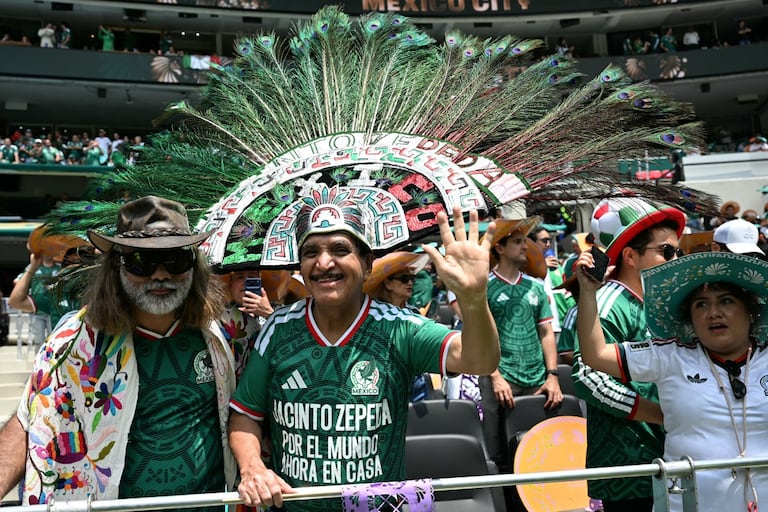 Los hinchas de México disfrutan de ser nuevamente anfitriones del Mundial.