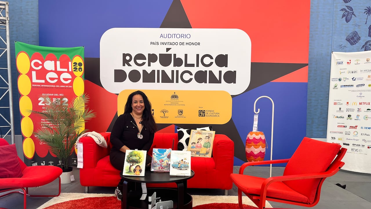 Geraldine De Santis, autora ítalo-dominicana, fue invitada a esta edición de Cali Lee 2026 para compartir con el
público colombiano sobre mediación de literatura infantil y juvenil en República Dominicana.