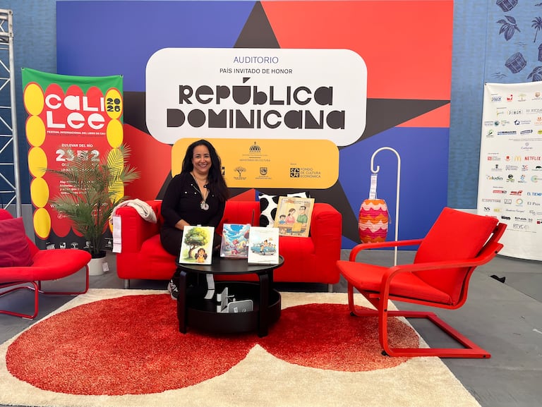 Geraldine De Santis, autora ítalo-dominicana, fue invitada a esta edición de Cali Lee 2026 para compartir con el
público colombiano sobre mediación de literatura infantil y juvenil en República Dominicana.
