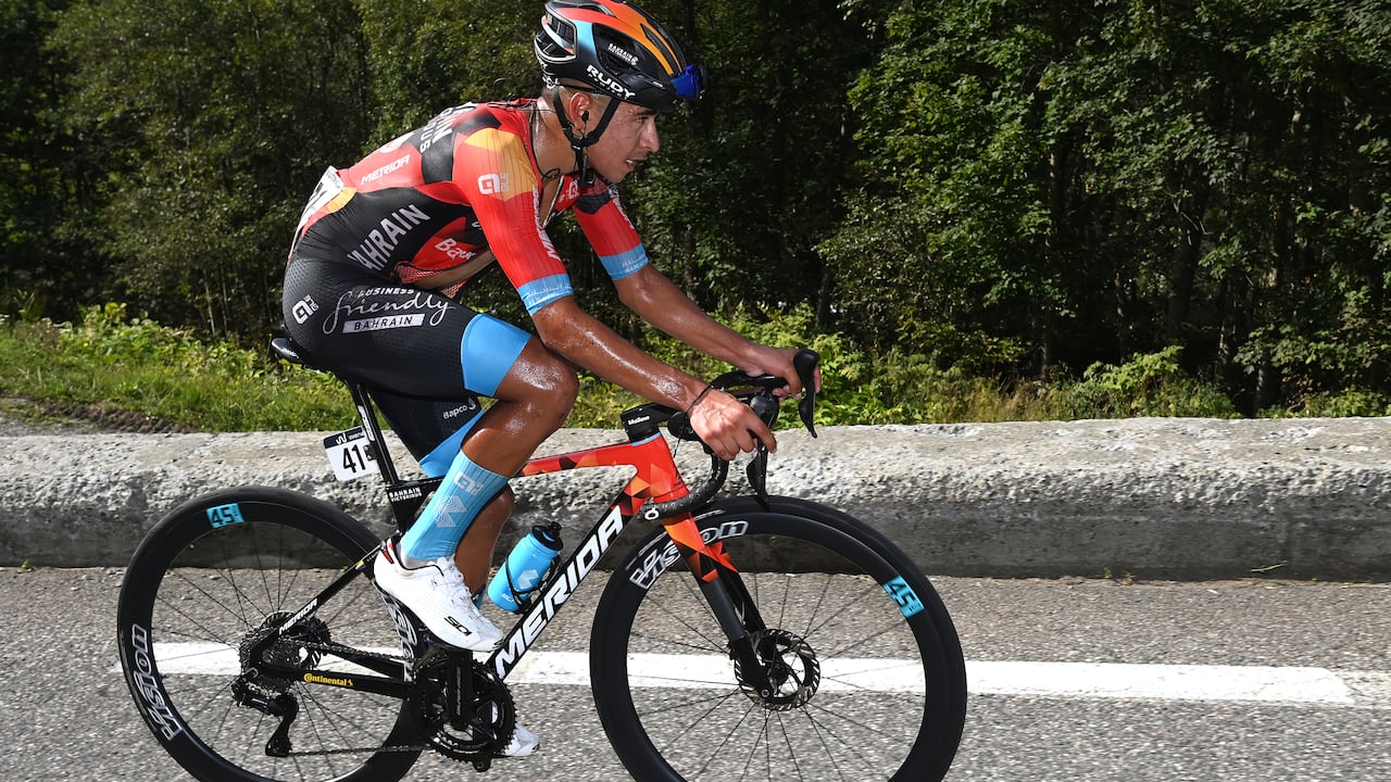 COL DU TOURMALET, FRANCIA - 8 DE SEPTIEMBRE: Santiago Buitrago Sánchez de Colombia y el equipo Bahréin - Victorious compite durante la 78.ª Vuelta a España 2023, una etapa de 134,7 km desde Formigal. Huesca la Magia al Col du Tourmalet 2115m / #UCIWT / el 08 de septiembre de 2023 en Col du Tourmalet, Francia. (Foto de Tim de Waele/Getty Images)