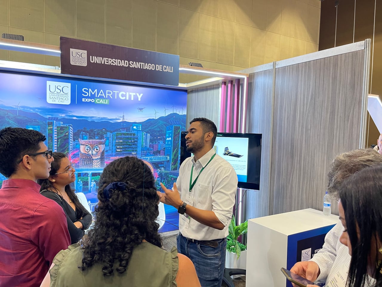 La Universidad Santiago de Cali presentó proyectos científicos, tecnológicos y creativos durante el Smart City Expo Cali 2026.