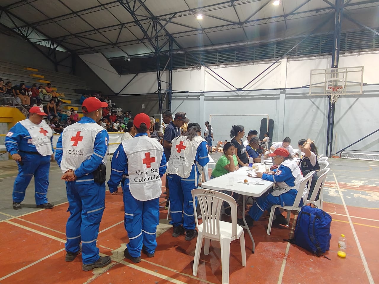 Las autoridades informaron que se activó un plan de contingencia para atender el desplazamiento masivo de personas.