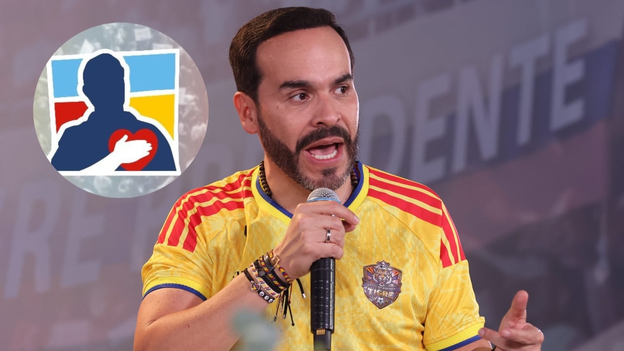 Abelardo De La Espriella y el logo del Centro Democrático.