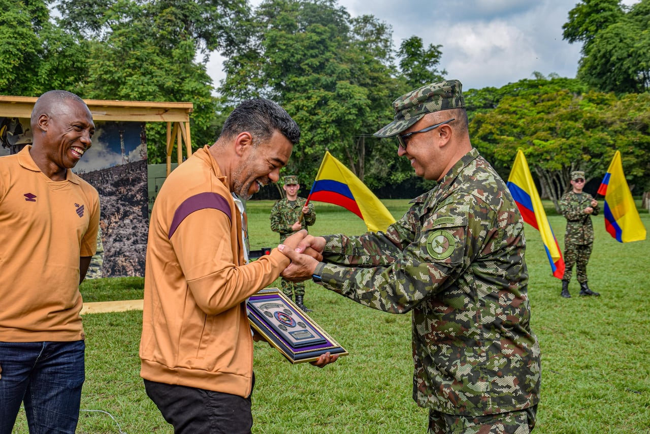 Equipo de Scouting del Club Athetico Paranaense, con apoyo del Ejército Nacional, llegó a Colombia para conocer jóvenes talentos del fútbol de comunidades vulnerables.