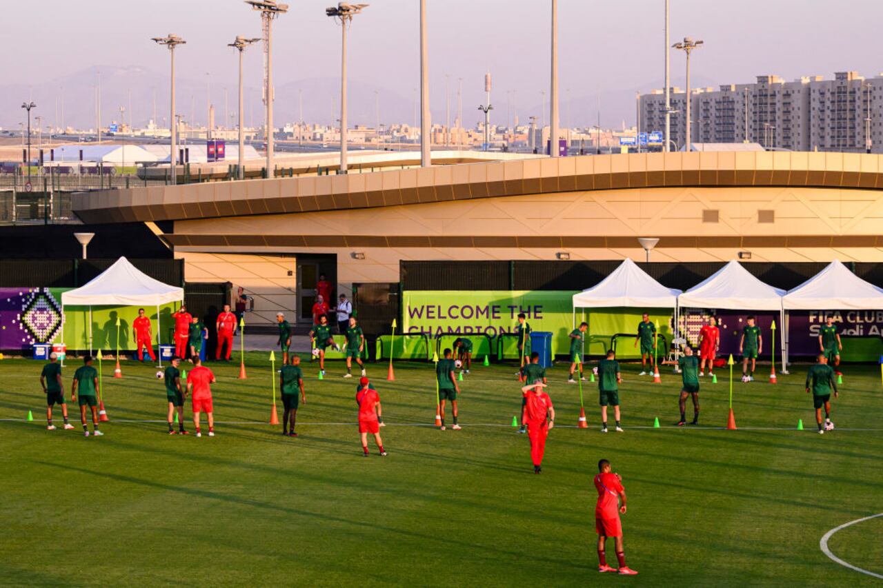 JEDDAH, SAUDI ARABIA - DECEMBER 17: Fluminense squad warming up during Fluminense Training Session on December 17, 2023 at King Abdullah Sports City in Jeddah, Saudi Arabia. (Photo by Marcio Machado/Eurasia Sport Images/Getty Images)