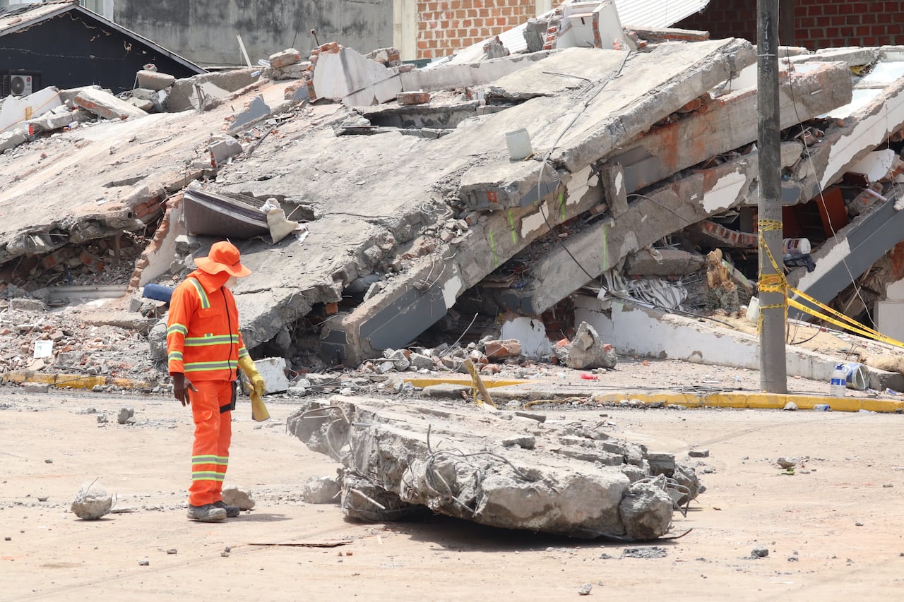Terremoto en Cali afectaciones y demolición de estructuras colapsadas en la calle quinta con 44