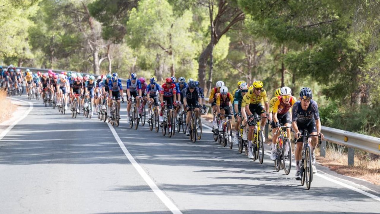 Imagen del pelotón en una etapa de la Vuelta a España 2026.