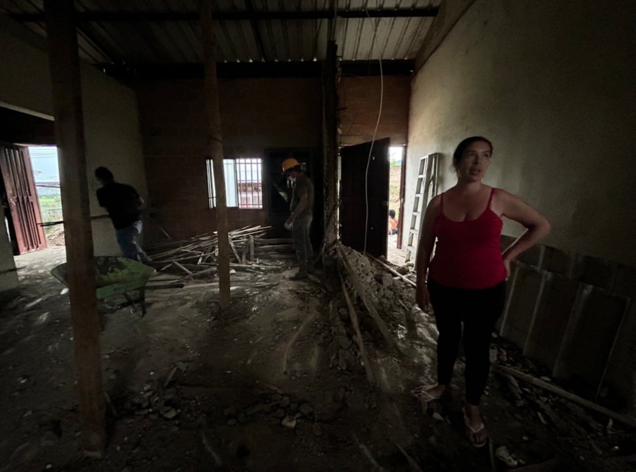 Jessica Lorena Orrego perdió todo su hogar con el terremoto.