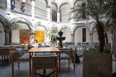 El hotel boutique Colinas de San Antonio está ubicado entre los barrios El Peñón y San Antonio.