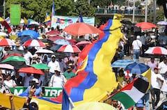 Cali: En completa calma, pero no tan concurridas como en anteriores ocasiones, se llevó a cabo la marcha durante el primer día del Paro Nacional convocado para los días 28 y 29 de Mayo. Foto José L Guzmán