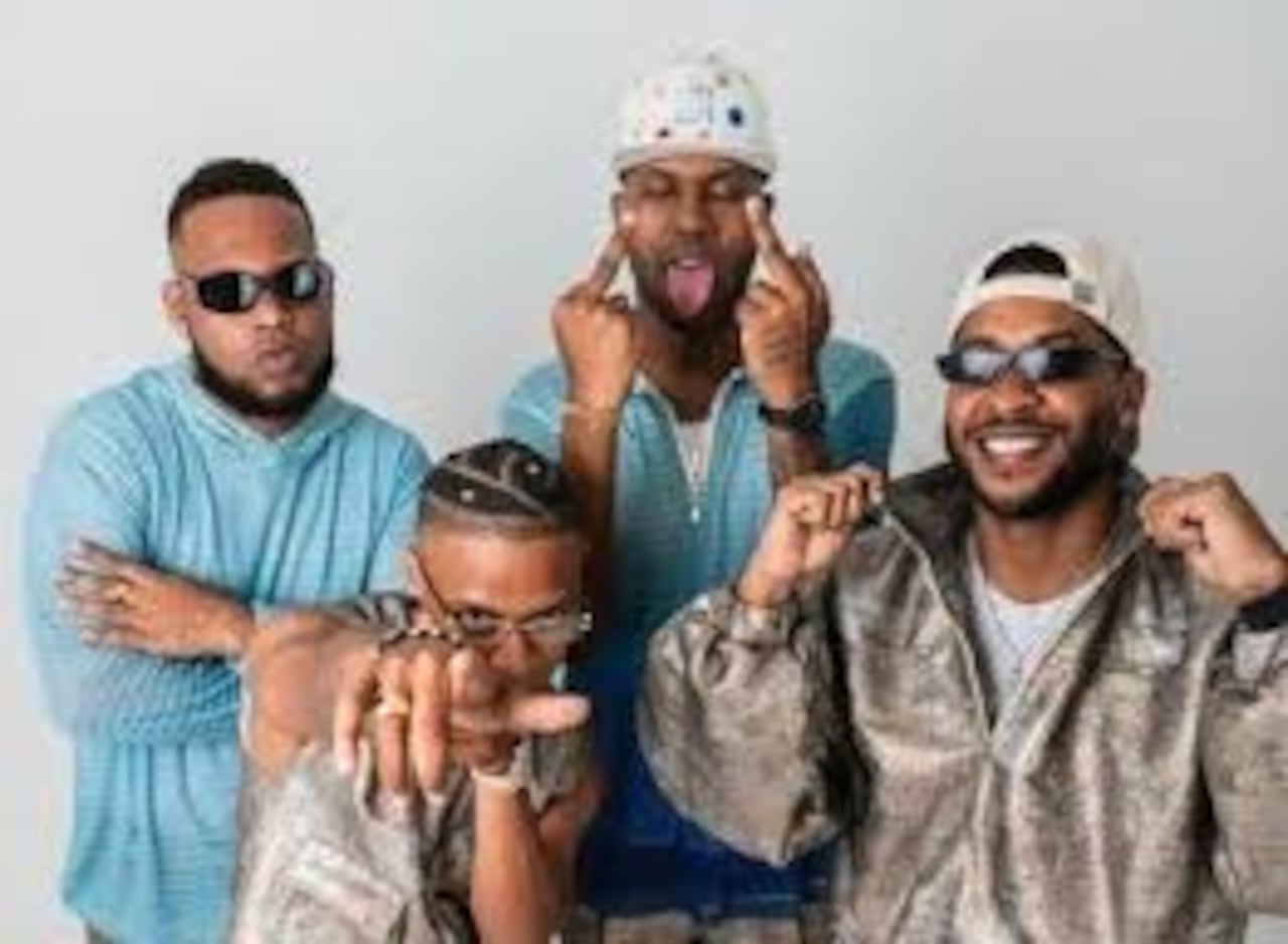 Los Dioses del Ritmo presentan Cuellos Blancos. El parecido con la realidad no es coincidencia.