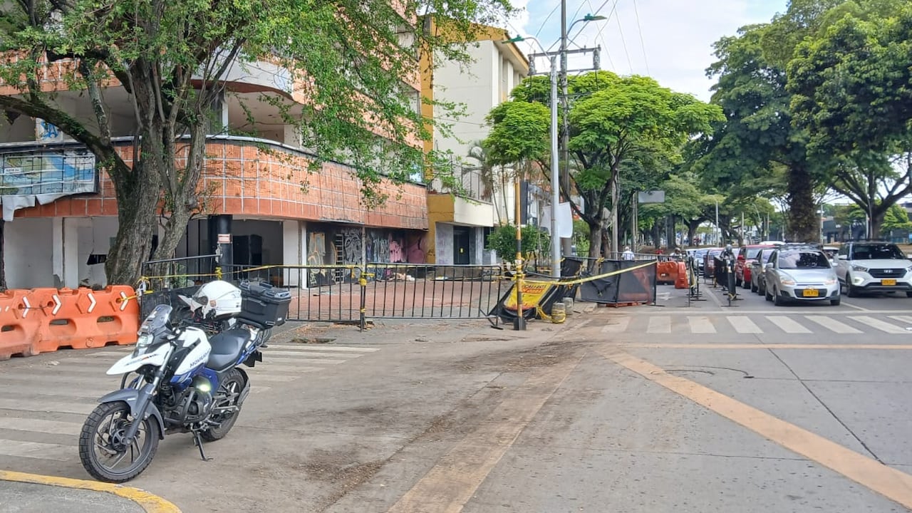 La Secretaría de Movilidad mantiene la restricción mientras continúan las revisiones de la estructura afectada.