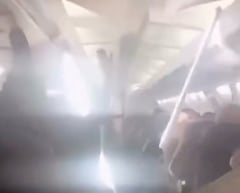 Avión sufre incidente en pleno vuelo.
