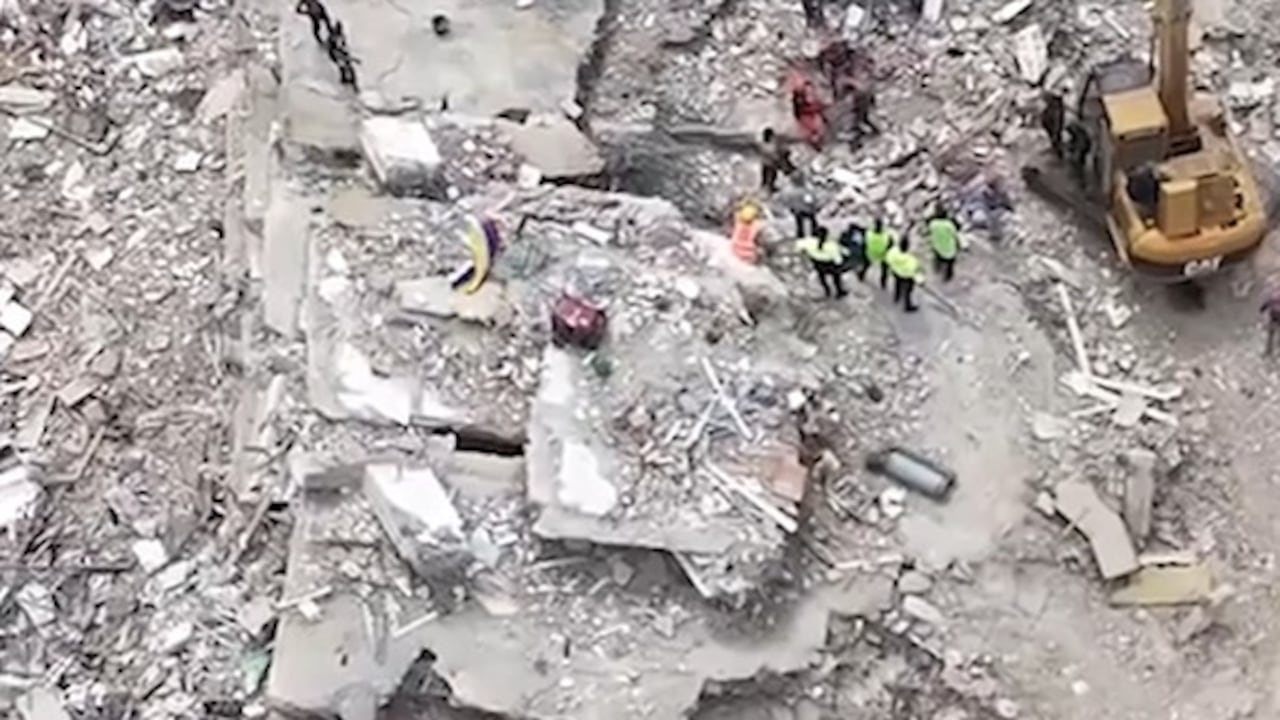 Las imágenes aéreas muestran cómo avanzan las labores de remoción de escombros y recuperación de las zonas devastadas un mes después del doble terremoto