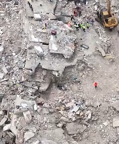 Las imágenes aéreas muestran cómo avanzan las labores de remoción de escombros y recuperación de las zonas devastadas un mes después del doble terremoto