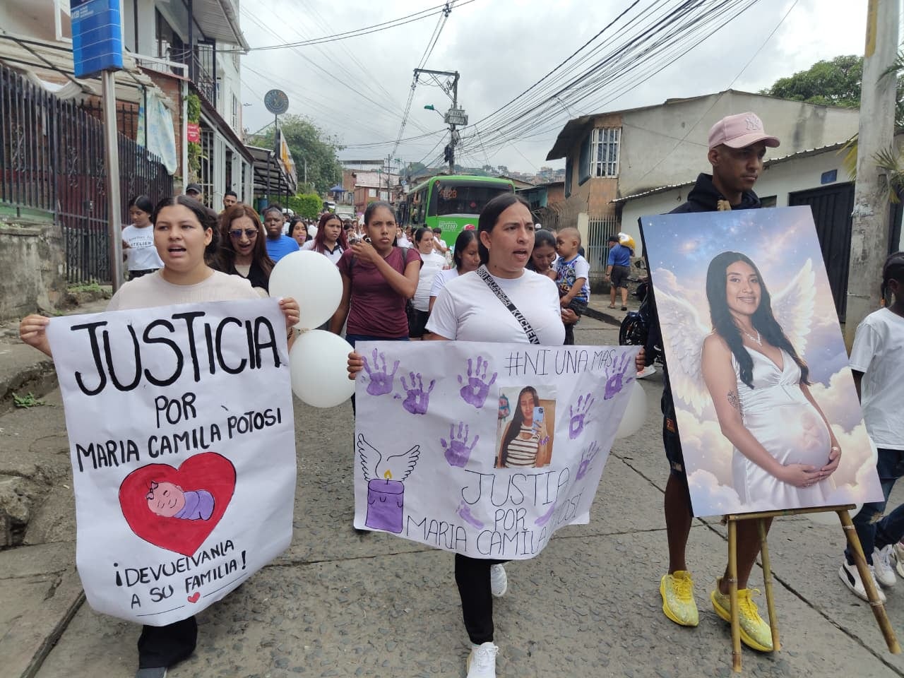 Familiares, amigos y vecinos de María Camila Potosí recorrieron las calles de Alto Polvorines para exigir justicia y pedir la aparición de la bebé Alahia.
