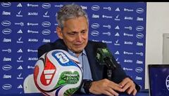 Reinaldo Rueda en conferencia de prensa tras la eliminación de Honduras.