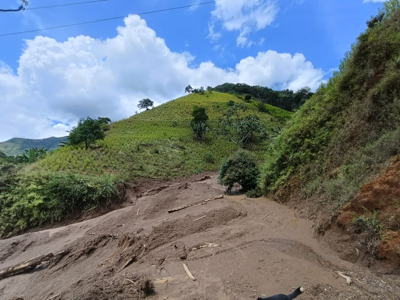 Funcionarios del Gobernación del Cauca entregaron un balance preliminar tras la emergencia registrada en la vereda Santa Ana de Suárez, inicándose así la entrega de ayudas.