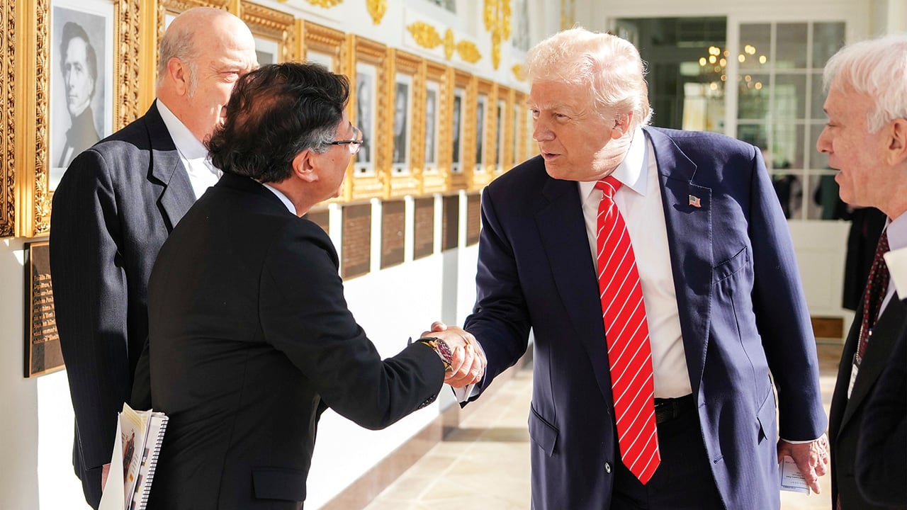 TENSIONES CRECIENTES: Irán y EE. UU. Negocian en Medio de Ataques y Tarifas