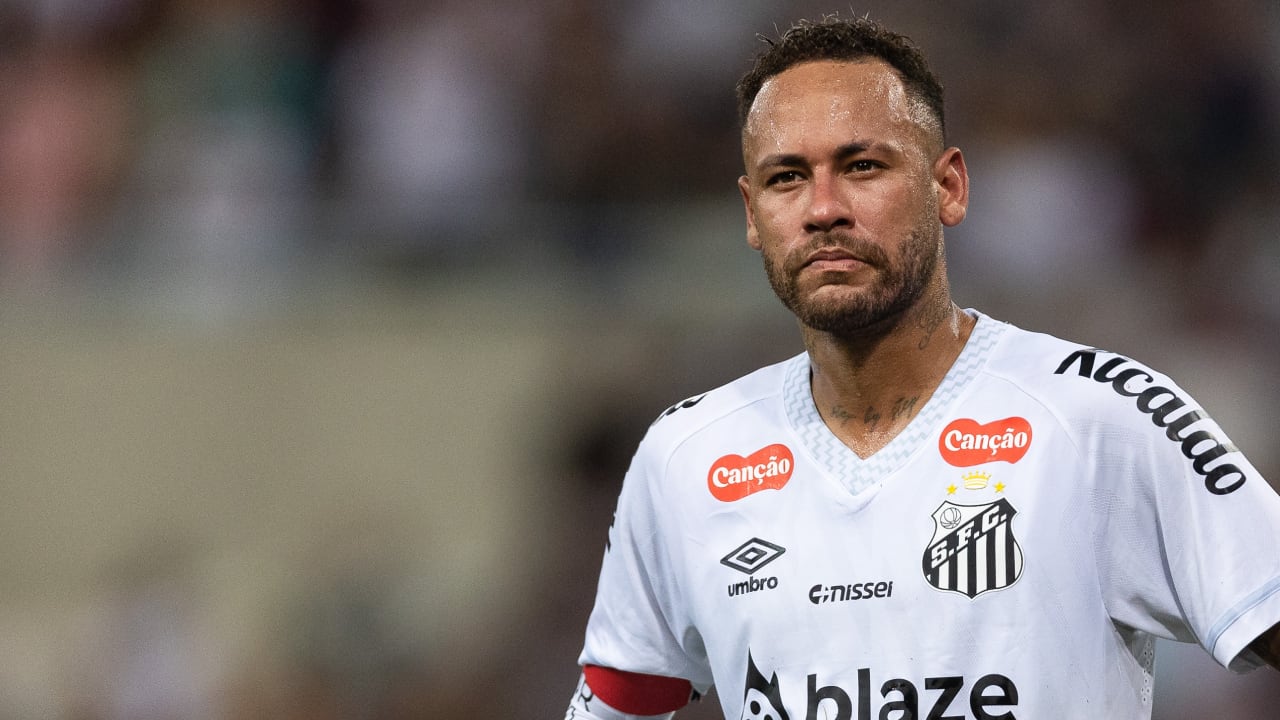 Neymar reacciona a una jugada perdida con Santos