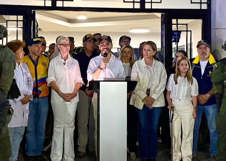 Desde Cali, Abelardo De La Espriella anunció inversión en infraestructura hospitalaria tras el devastador terremoto.