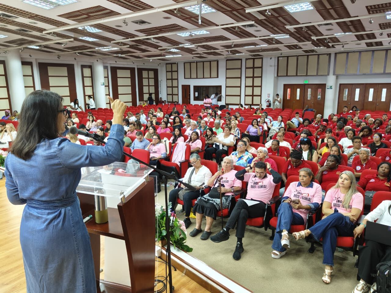 Foro ‘Mujeres que Deciden’: un espacio donde reflexionaron sobre el poder femenino en tiempos de cambio.