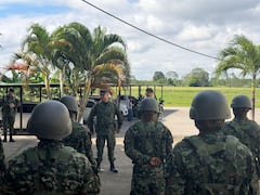 Las unidades militares permanecen en máxima alerta y cuentan con capacidad de reacción inmediata ante cualquier eventualidad, realizando patrullajes, controles sobre los principales ejes viales y vigilancia permanente desde los puestos de mando unificados para preservar el orden público durante la segunda vuelta presidencial.