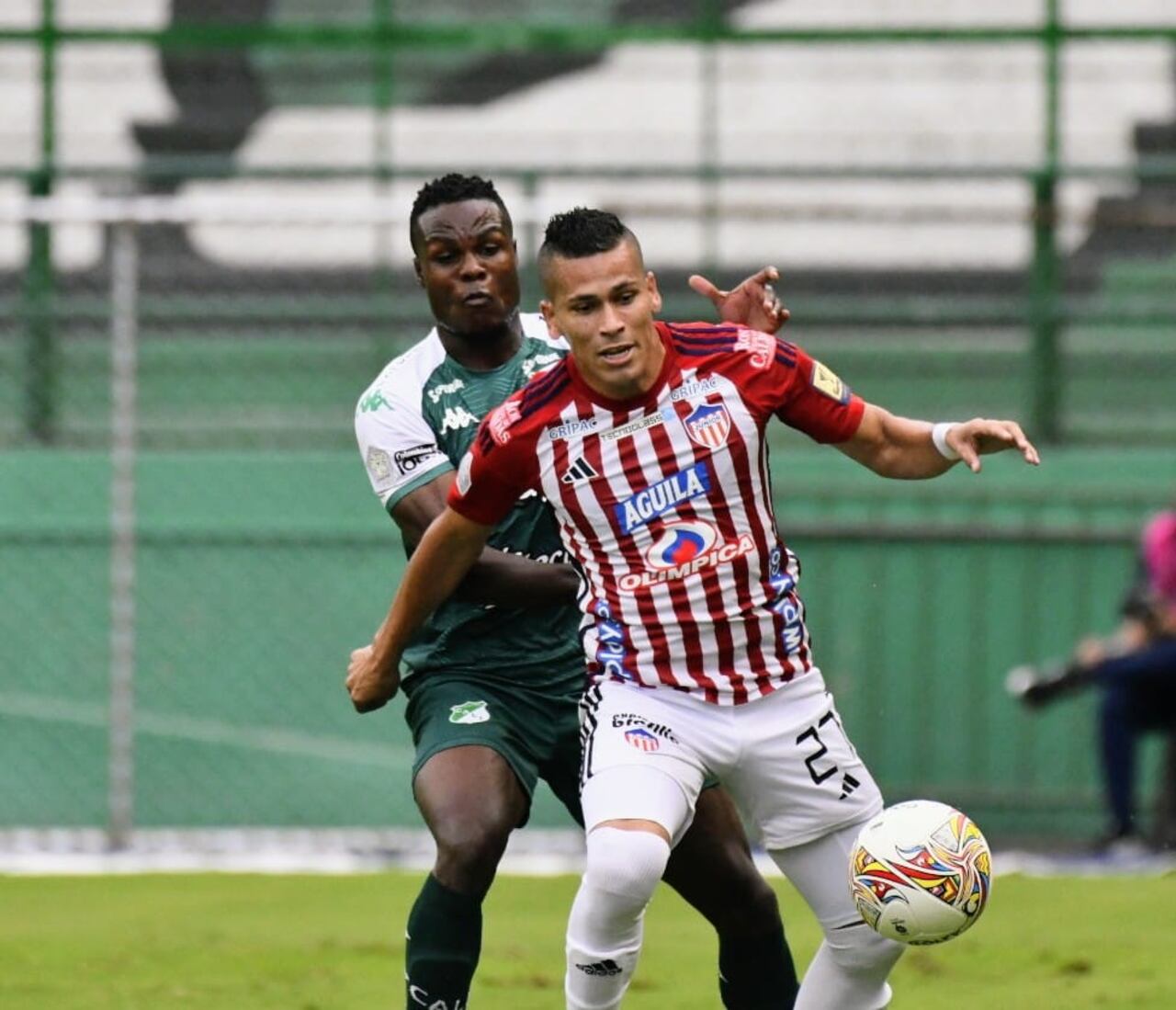 Junior está obligado a ganar para poder soñar con clasificar a los ocho primeros del torneo.