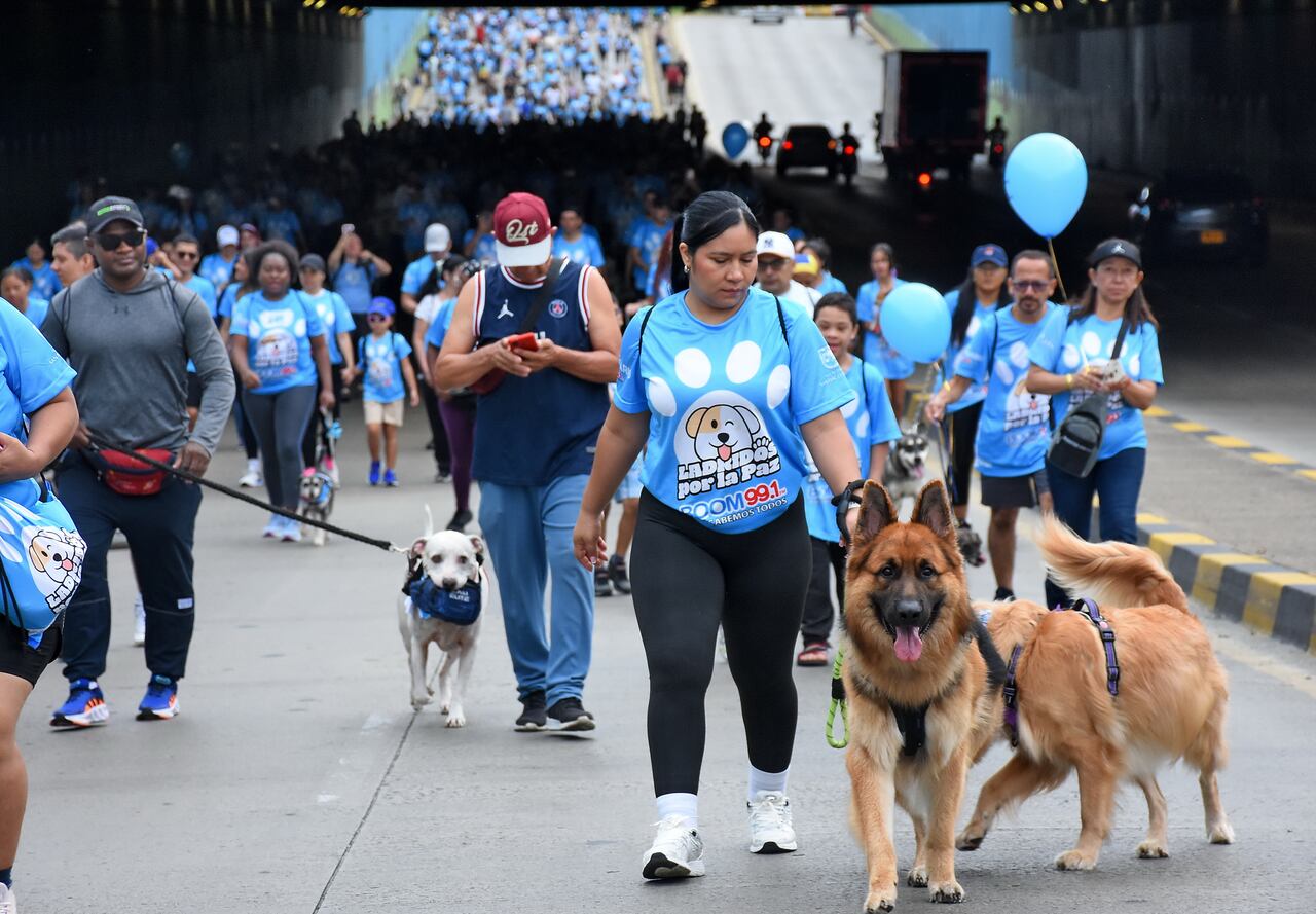 Caminata Ladridos por la Paz Emisora Boom y El País