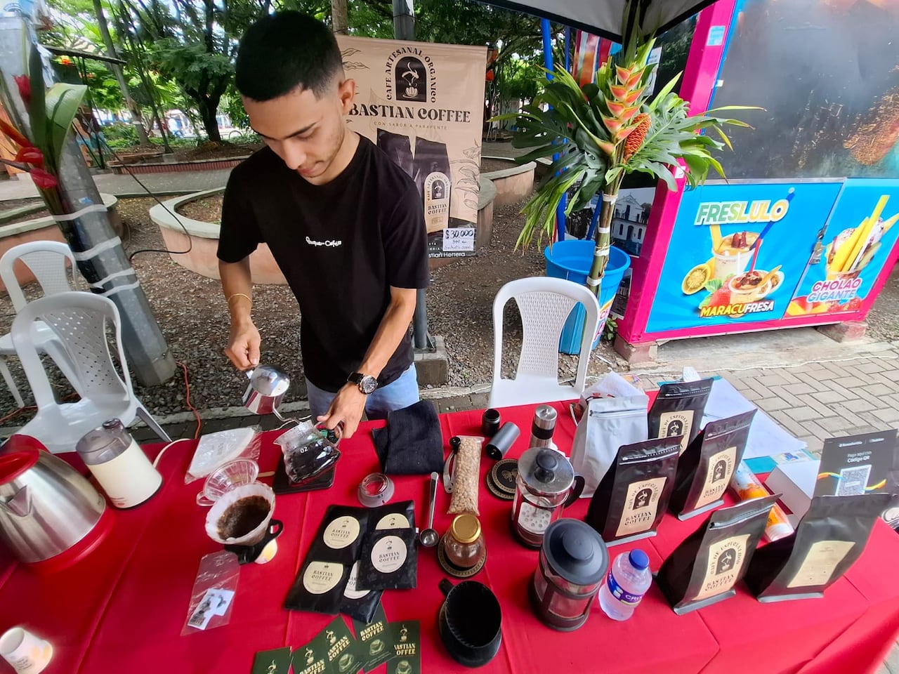 Jueces del SENA evalúan perfil sensorial, tostión y atributos de las muestras regionales.