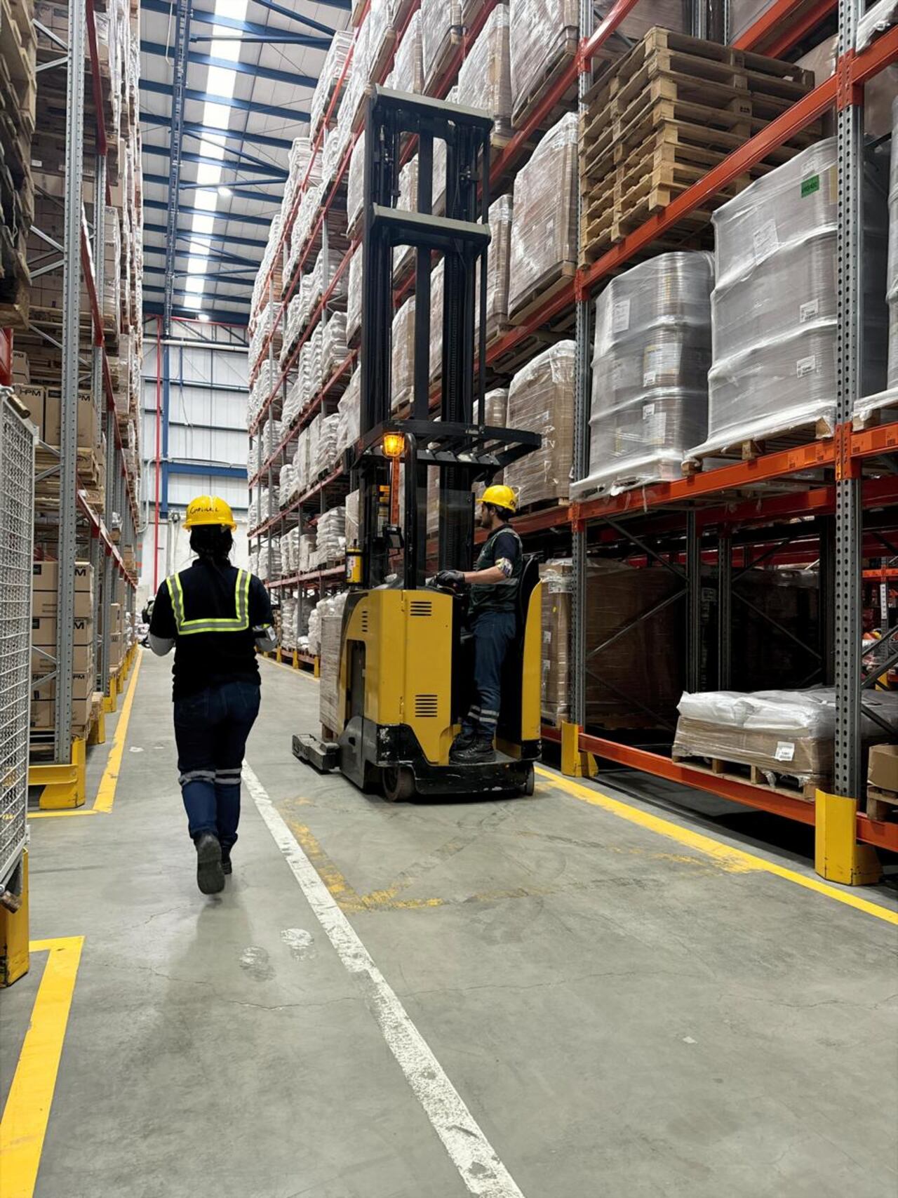 Los mayores desafíos que enfrenta el sector,    sostiene que son los bloqueos en las vías, pues la ruta entre Buenaventura y las principales ciudades se ve afectada a diario por estos, ocasionando pérdidas considerables al sector logístico. Foto: CCL SA / El País.