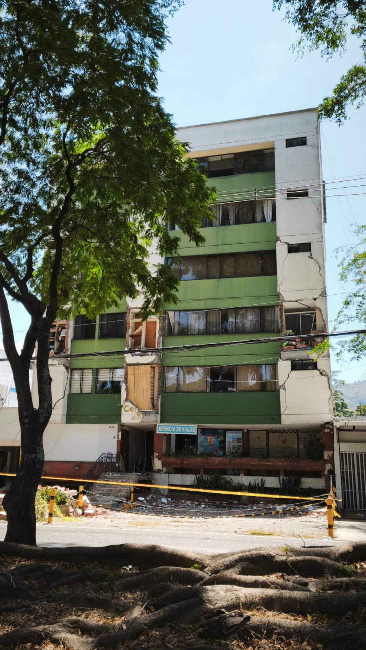 Edificio en la Roosevelt con 42 totalmente evacuado