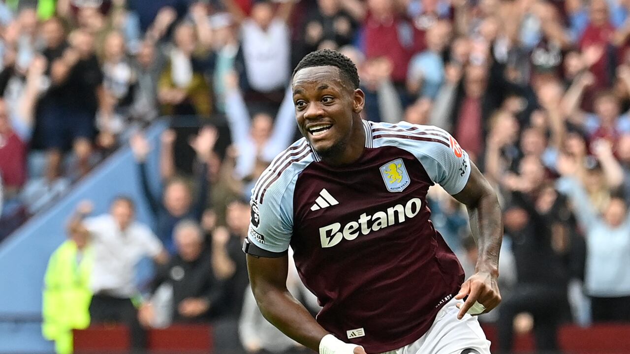 Aston Villa's Colombian striker #09 Jhon Duran celebrates after scoring his team's third goal during the English Premier League football match between Aston Villa and Wolverhampton Wanderers at Villa Park in Birmingham, central England on September 21, 2024. (Photo by JUSTIN TALLIS / AFP) / RESTRICTED TO EDITORIAL USE. No use with unauthorized audio, video, data, fixture lists, club/league logos or 'live' services. Online in-match use limited to 120 images. An additional 40 images may be used in extra time. No video emulation. Social media in-match use limited to 120 images. An additional 40 images may be used in extra time. No use in betting publications, games or single club/league/player publications. /