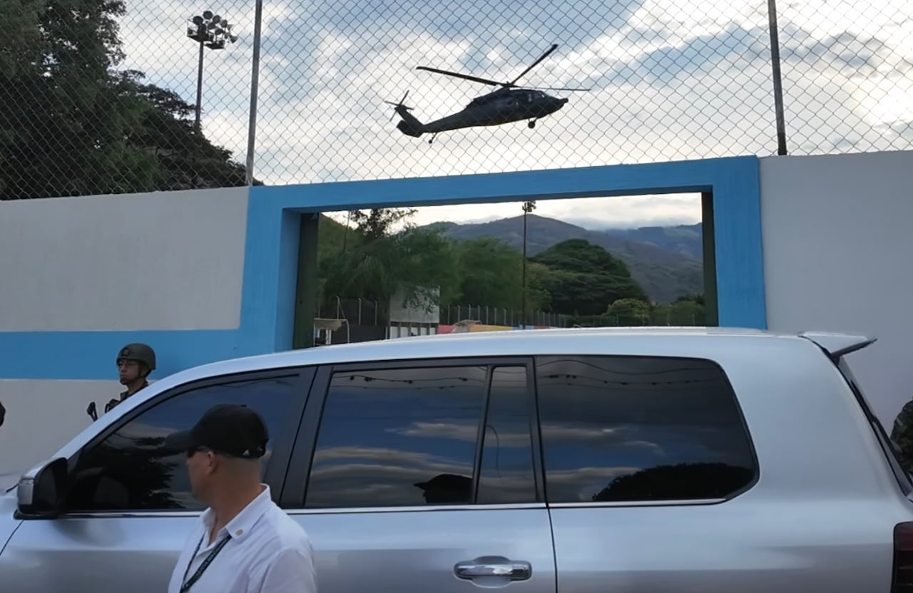 El presidente Abelardo De La Espriella recorrió zonas afectadas del Valle del Cauca tras el terremoto de magnitud 7,4 ocurrido el 10 de agosto.