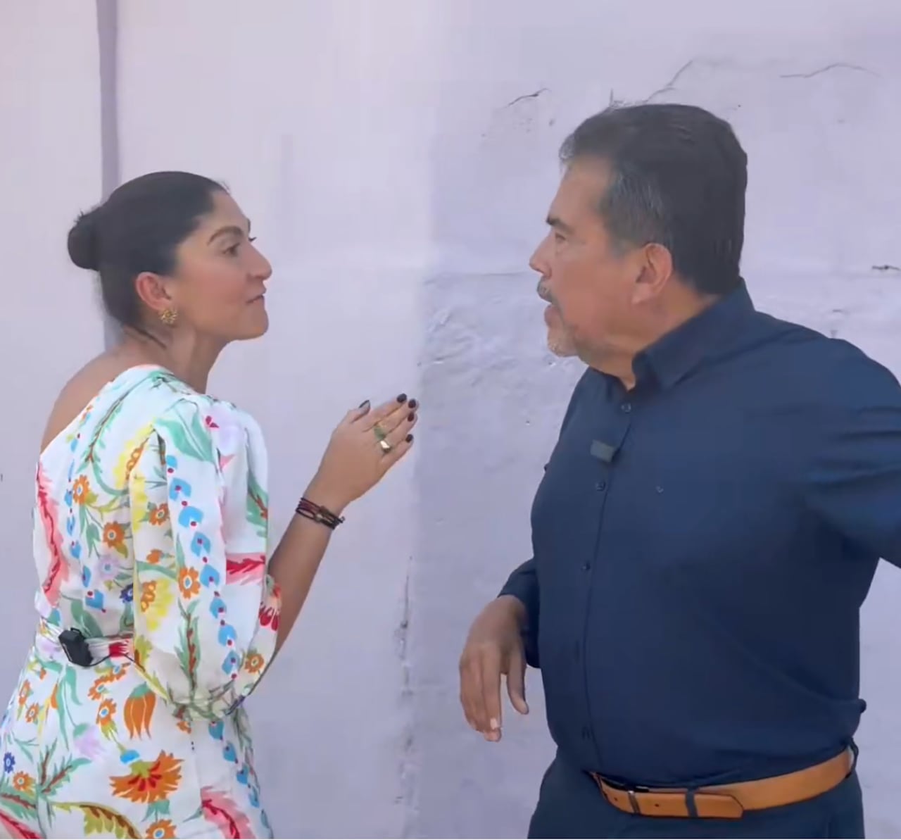 Elmer Montaña difundió una grabación del encuentro con Juanita Cataño durante una actividad institucional en el barrio El Calvario, en Cali.